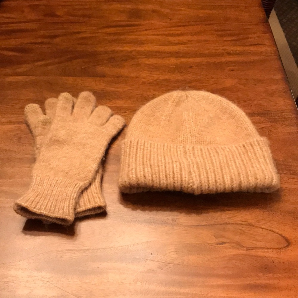 Hat and gloves